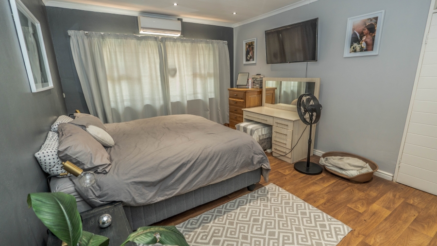 4 Bedroom Property for Sale in De La Haye Western Cape